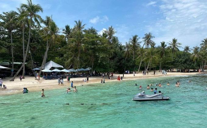 phu-quoc-dang-no-luc-cuu-nganh-du-lich-180