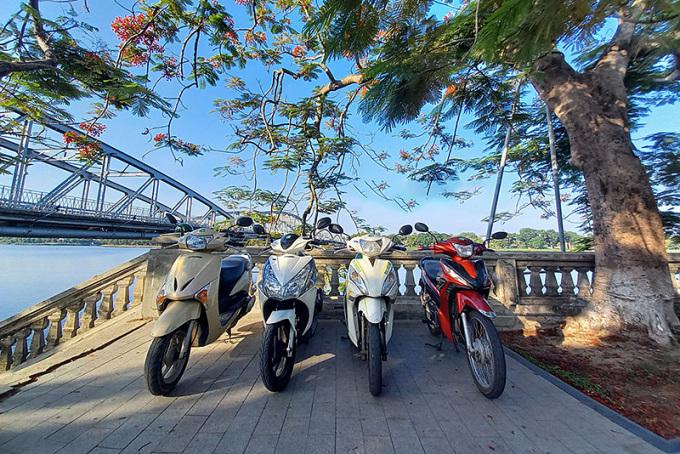 phuong-tien-di-lai-khi-du-lich-o-hue-bao-gom-xe-buyt-xe-dap-xe-may-va-taxi-122